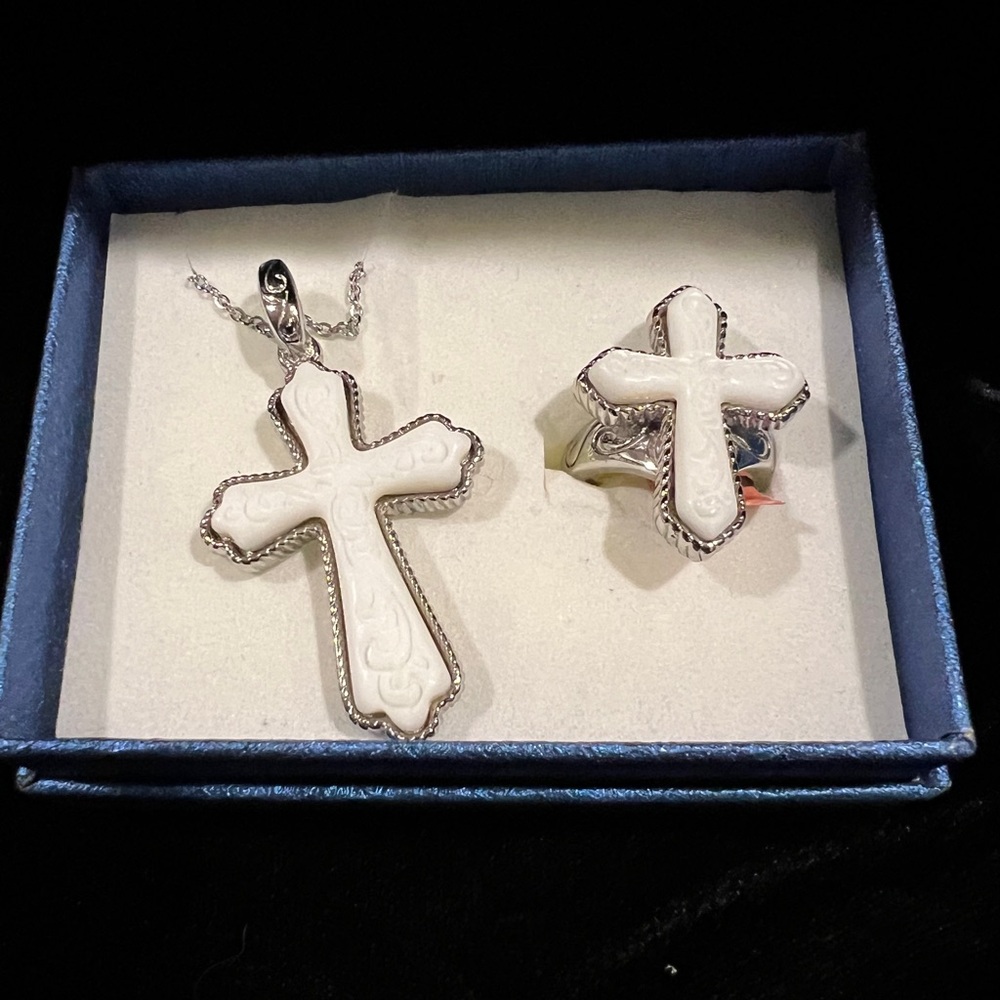 Sterling silver with Mother of Pearl necklace/ring set NIB
